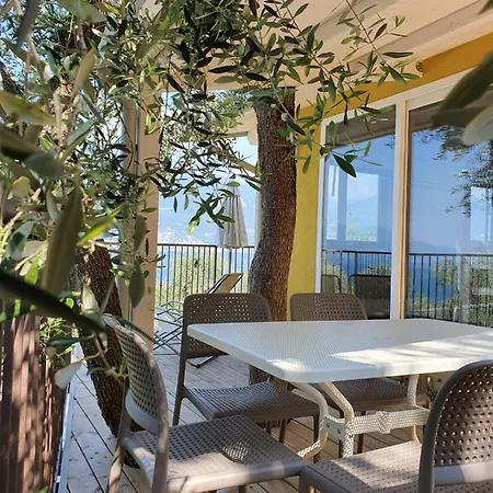 Le Maior Kemp Brenzone sul Garda